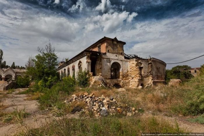 Визначні пам'ятки Одеси: пляжі, дахи, будинки і люди
