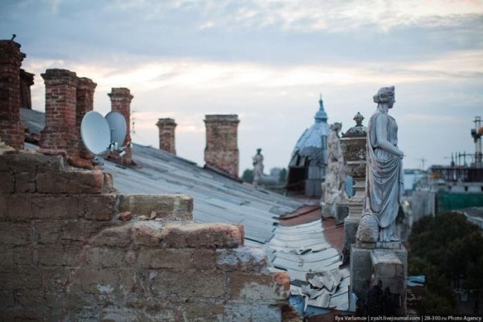 Визначні пам'ятки Одеси: пляжі, дахи, будинки і люди