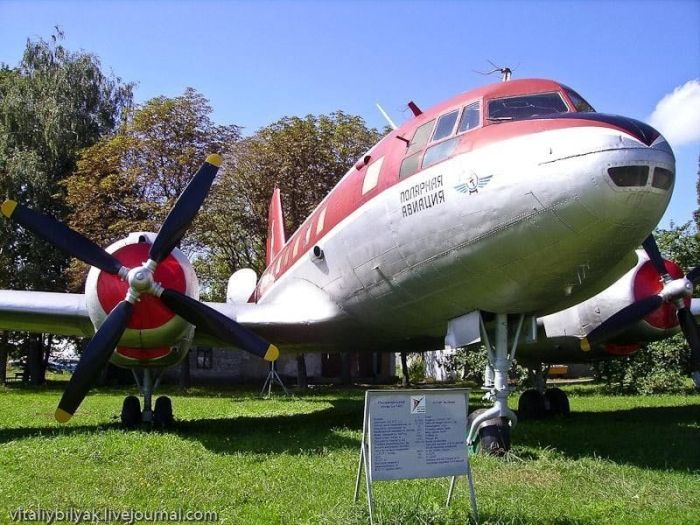 Київський музей авіації: в бій ідуть одні старики