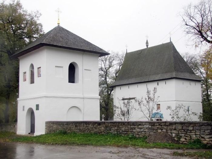 Топоровцы. Две церкви и сельская Буковина