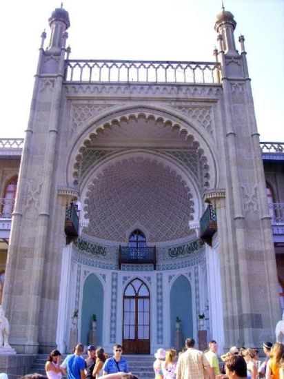 Воронцовський палац в Алупці - одна з головних прикрас Криму