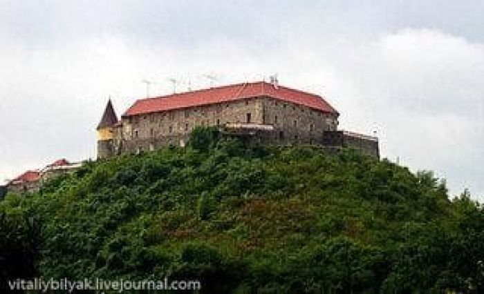Замок Паланок на вершині вулкана в Мукачеві