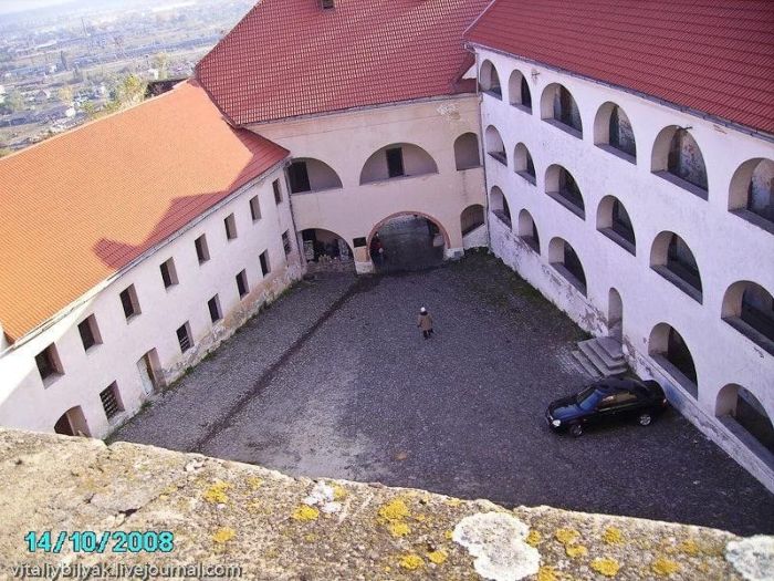 Замок Паланок на вершине вулкана в Мукачево