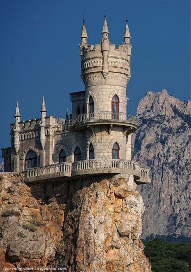 Ластівчине гніздо: замок на скелі